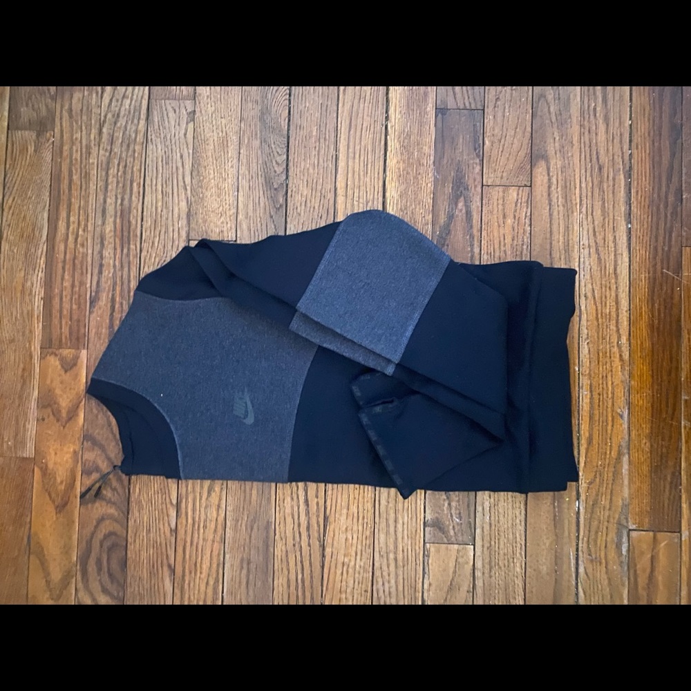 New Nike sweatshirt never worn